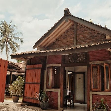 Cempaka Borobudur Guest House Магеланг Экстерьер фото
