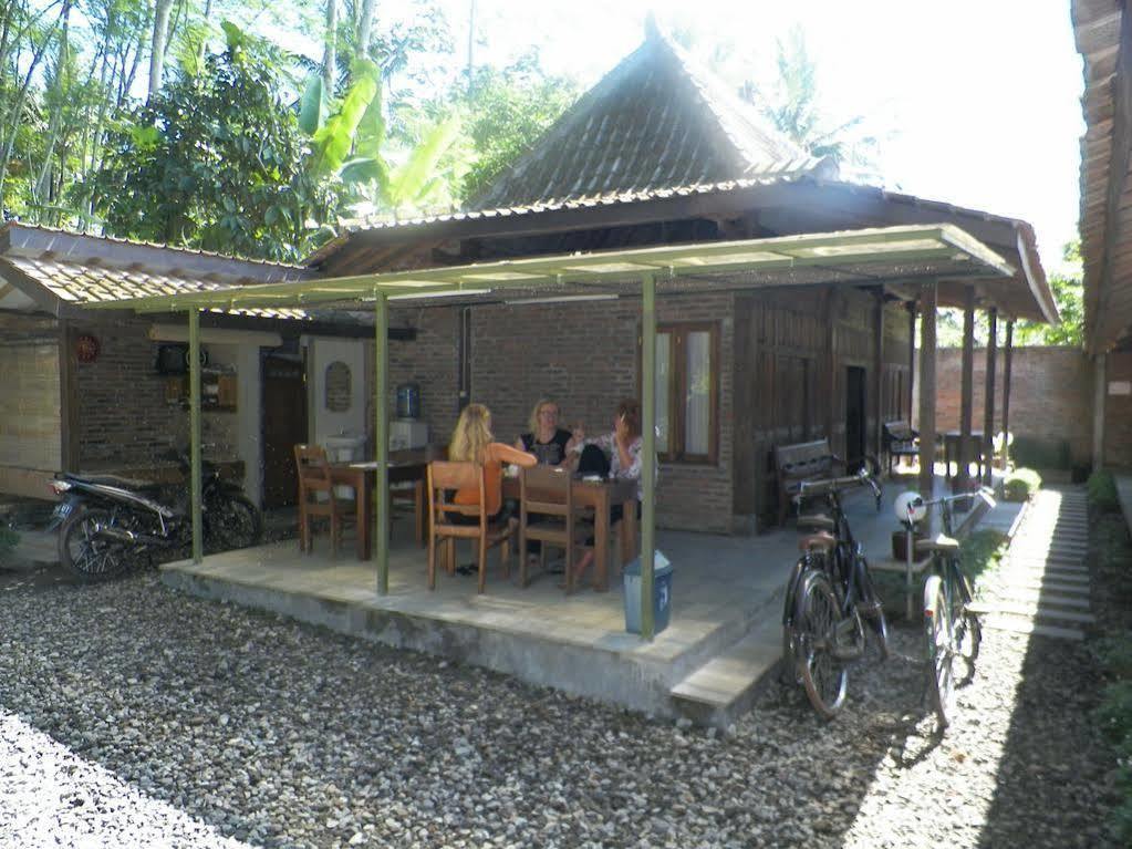 Cempaka Borobudur Guest House Магеланг Экстерьер фото